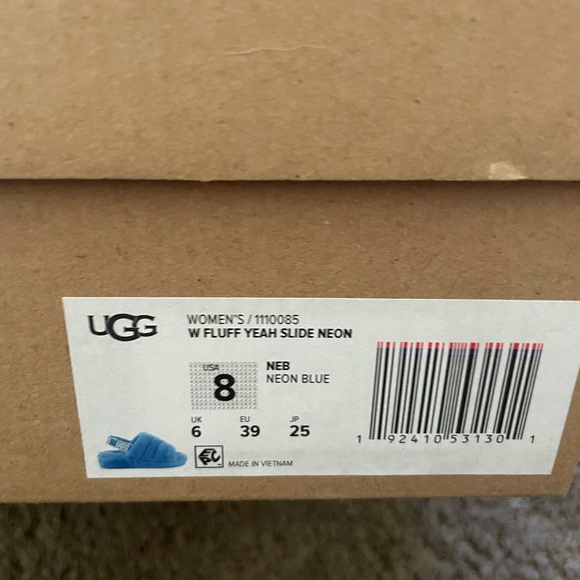 UGG - Picture 4 of 5